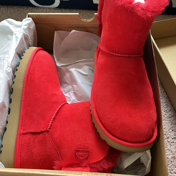 UGG Classic Heritage Bow - Picture 3 of 5